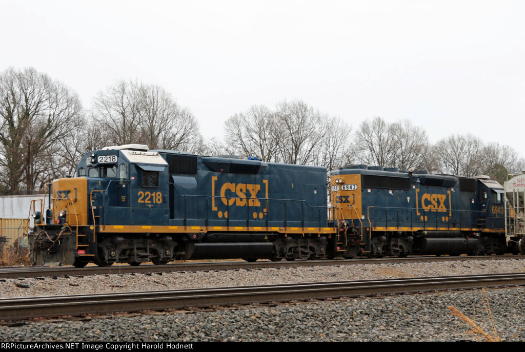 CSX 2218 & 6943 shove on train F729-23
